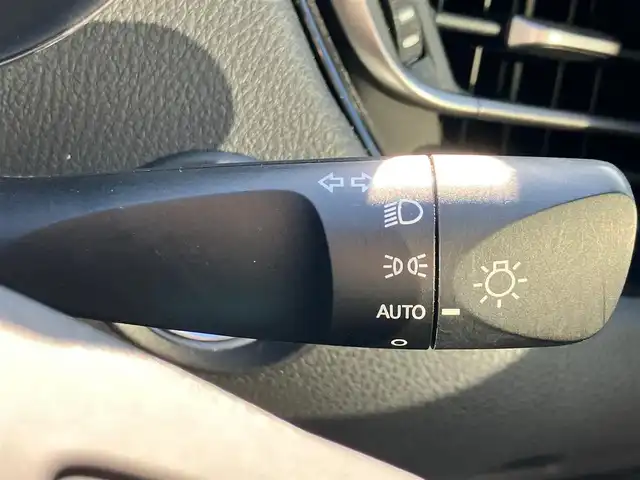 トヨタ Ｃ－ＨＲ S 静岡県 2017(平29)年 5.5万km ホワイトパールクリスタルシャイン 純正ナビ(CD/DVD/BT/フルセグ)/バックカメラ/ドライブレコーダー前後/純正ETC/純正フロアマット/純正アルミホイール/純正SportyStyleエアロ(フロント/サイド/リア)/純正アームレスト/純正レインクリアリングブルーミラー/オートエアコン/レーダークルーズコントロール/エンジンスタートボタン/パワーステアリング/パワーウィンドウ/取扱説明書/アイドリングストップ/スマートキー/スペアキー１本/ABS/横滑り防止装置/コーナーセンサー前後/レーンキープアシスト/オートライト/オートマチックハイビーム/LEDヘッドライト/W+サイドエアバッグ/カーテンエアバッグ/衝突軽減システム