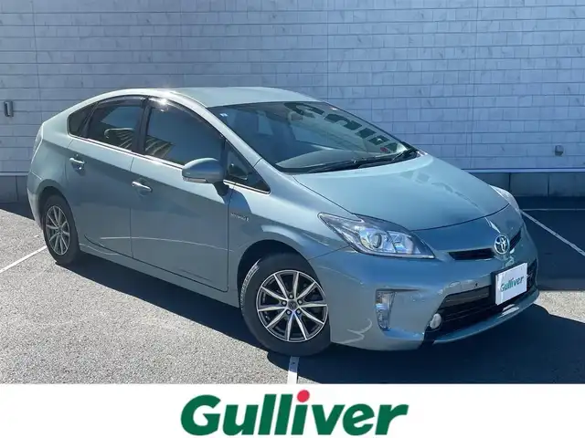 トヨタ プリウス S 静岡県 2013(平25)年 8.2万km フロスティーグリーンマイカ 純正ナビ　/・ＴＶ　/・Ｂｌｕｅｔｏｏｔｈ接続　/・ＤＶＤ再生　/プッシュスタート　/スマートキー　/スペアキー　/バックカメラ　/ＨＩＤオートライト　/ステアリングスイッチ　/ドラレコ　/ビルトインＥＴＣ　/社外アルミホイール/取扱説明書/保証書