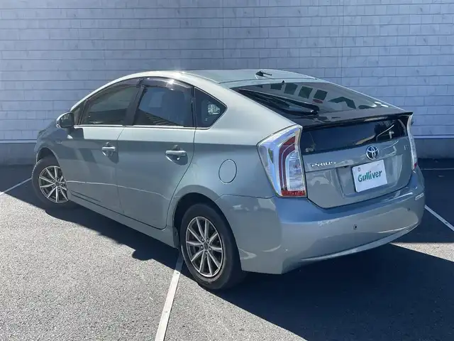 トヨタ プリウス S 静岡県 2013(平25)年 8.2万km フロスティーグリーンマイカ 純正ナビ　/・ＴＶ　/・Ｂｌｕｅｔｏｏｔｈ接続　/・ＤＶＤ再生　/プッシュスタート　/スマートキー　/スペアキー　/バックカメラ　/ＨＩＤオートライト　/ステアリングスイッチ　/ドラレコ　/ビルトインＥＴＣ　/社外アルミホイール/取扱説明書/保証書