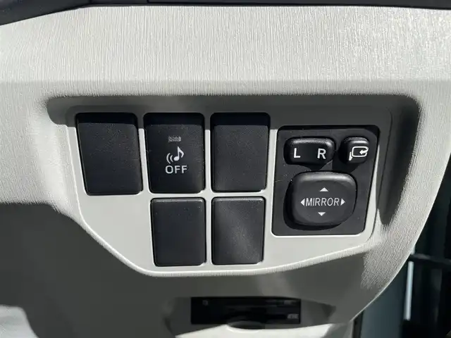 トヨタ プリウス S 静岡県 2013(平25)年 8.2万km フロスティーグリーンマイカ 純正ナビ　/・ＴＶ　/・Ｂｌｕｅｔｏｏｔｈ接続　/・ＤＶＤ再生　/プッシュスタート　/スマートキー　/スペアキー　/バックカメラ　/ＨＩＤオートライト　/ステアリングスイッチ　/ドラレコ　/ビルトインＥＴＣ　/社外アルミホイール/取扱説明書/保証書