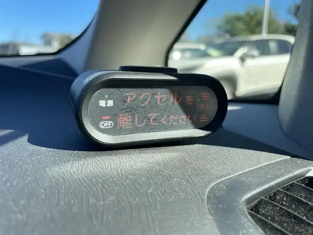 トヨタ プリウス S 静岡県 2013(平25)年 8.2万km フロスティーグリーンマイカ 純正ナビ　/・ＴＶ　/・Ｂｌｕｅｔｏｏｔｈ接続　/・ＤＶＤ再生　/プッシュスタート　/スマートキー　/スペアキー　/バックカメラ　/ＨＩＤオートライト　/ステアリングスイッチ　/ドラレコ　/ビルトインＥＴＣ　/社外アルミホイール/取扱説明書/保証書