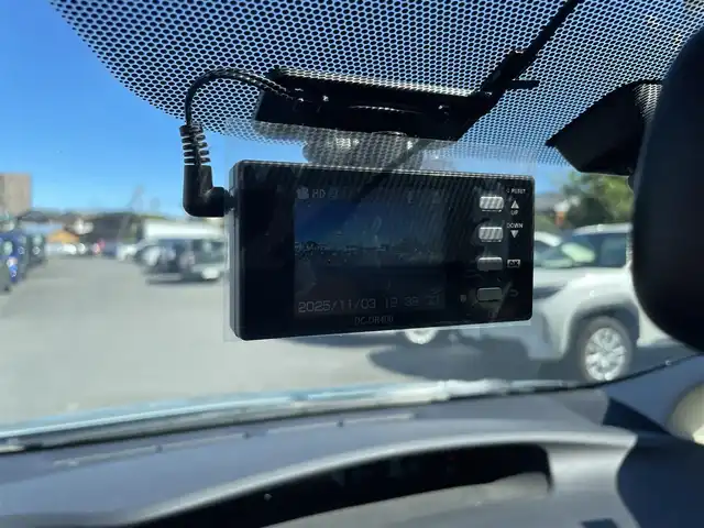 トヨタ プリウス S 静岡県 2013(平25)年 8.2万km フロスティーグリーンマイカ 純正ナビ　/・ＴＶ　/・Ｂｌｕｅｔｏｏｔｈ接続　/・ＤＶＤ再生　/プッシュスタート　/スマートキー　/スペアキー　/バックカメラ　/ＨＩＤオートライト　/ステアリングスイッチ　/ドラレコ　/ビルトインＥＴＣ　/社外アルミホイール/取扱説明書/保証書