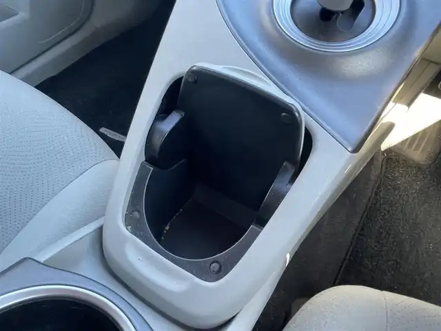 トヨタ プリウス S 静岡県 2013(平25)年 8.2万km フロスティーグリーンマイカ 純正ナビ　/・ＴＶ　/・Ｂｌｕｅｔｏｏｔｈ接続　/・ＤＶＤ再生　/プッシュスタート　/スマートキー　/スペアキー　/バックカメラ　/ＨＩＤオートライト　/ステアリングスイッチ　/ドラレコ　/ビルトインＥＴＣ　/社外アルミホイール/取扱説明書/保証書