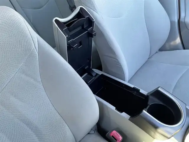 トヨタ プリウス S 静岡県 2013(平25)年 8.2万km フロスティーグリーンマイカ 純正ナビ　/・ＴＶ　/・Ｂｌｕｅｔｏｏｔｈ接続　/・ＤＶＤ再生　/プッシュスタート　/スマートキー　/スペアキー　/バックカメラ　/ＨＩＤオートライト　/ステアリングスイッチ　/ドラレコ　/ビルトインＥＴＣ　/社外アルミホイール/取扱説明書/保証書