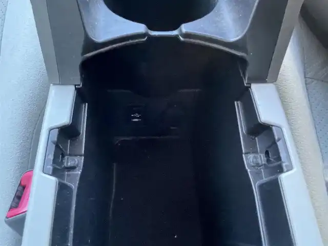 トヨタ プリウス S 静岡県 2013(平25)年 8.2万km フロスティーグリーンマイカ 純正ナビ　/・ＴＶ　/・Ｂｌｕｅｔｏｏｔｈ接続　/・ＤＶＤ再生　/プッシュスタート　/スマートキー　/スペアキー　/バックカメラ　/ＨＩＤオートライト　/ステアリングスイッチ　/ドラレコ　/ビルトインＥＴＣ　/社外アルミホイール/取扱説明書/保証書