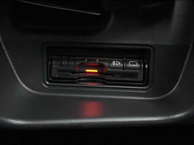 日産 ウイングロード 15M Vリミテッド 山口県 2018(平30)年 3.8万km ホワイトパール ワンオーナー/純正SDナビ　【MJ117D-A】/・Bluetooth接続/・フルセグTV/・DVD再生機能有/バックカメラ/ビルトインETC/ドライブレコーダー/横滑り防止装置/純正フロアマット/スマートキー/スペアキー有/純正16インチアルミホイール/オートエアコン/ドアバイザー/保証書/取扱説明書