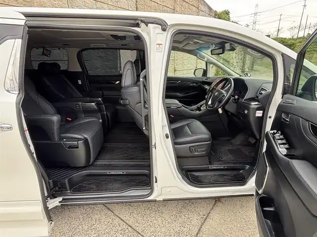 トヨタ ヴェルファイア ZG 長崎県 2019(平31)年 8.3万km ホワイトパールクリスタルシャイン ワンオーナー/TRDエアロ（F/S/R下）/サンルーフ/社外11インチナビ/（CD/DVD/BT/フルセグ）/フリップダウンモニター/衝突軽減システム/レーンアシスト/ブラインドスポットモニター/両側パワースライドドア/パワーバックドア/デジタルインナーミラー/パワーシート/シートヒーター/エアシート/ハンドルヒーター/純正18インチAW