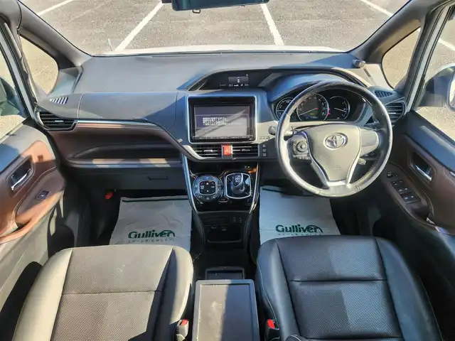 トヨタ エスクァイア ハイブリッド Gi 群馬県 2015(平27)年 7.1万km ホワイトパールクリスタルシャイン モデリスタエアロ(F/S/R)/純正9型ナビ/フルセグTV/純正11型後席ディスプレイ/両側パワースライドドア/バックモニター/ビルトインETC/ドライブレコーダー/クルーズコントロール/クリアランスソナー/LEDヘッドランプ/オートライト/デュアルオートエアコン/木目調/革巻きコンビステアリング/ステアリングスイッチ/合皮シート/モデリスタ17インチアルミホイール/スマートキー/プッシュエンジンスタート/禁煙車