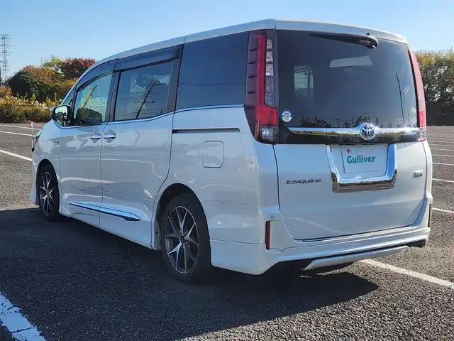 トヨタ エスクァイア ハイブリッド Gi 群馬県 2015(平27)年 7.1万km ホワイトパールクリスタルシャイン モデリスタエアロ(F/S/R)/純正9型ナビ/フルセグTV/純正11型後席ディスプレイ/両側パワースライドドア/バックモニター/ビルトインETC/ドライブレコーダー/クルーズコントロール/クリアランスソナー/LEDヘッドランプ/オートライト/デュアルオートエアコン/木目調/革巻きコンビステアリング/ステアリングスイッチ/合皮シート/モデリスタ17インチアルミホイール/スマートキー/プッシュエンジンスタート/禁煙車