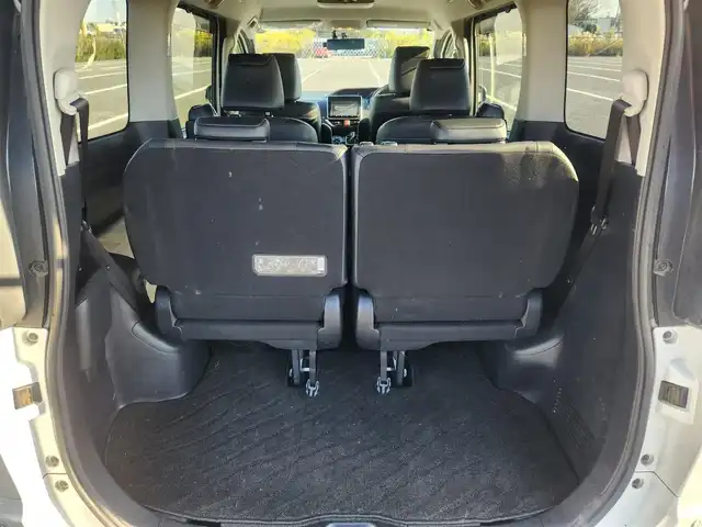 トヨタ エスクァイア ハイブリッド Gi 群馬県 2015(平27)年 7.1万km ホワイトパールクリスタルシャイン モデリスタエアロ(F/S/R)/純正9型ナビ/フルセグTV/純正11型後席ディスプレイ/両側パワースライドドア/バックモニター/ビルトインETC/ドライブレコーダー/クルーズコントロール/クリアランスソナー/LEDヘッドランプ/オートライト/デュアルオートエアコン/木目調/革巻きコンビステアリング/ステアリングスイッチ/合皮シート/モデリスタ17インチアルミホイール/スマートキー/プッシュエンジンスタート/禁煙車