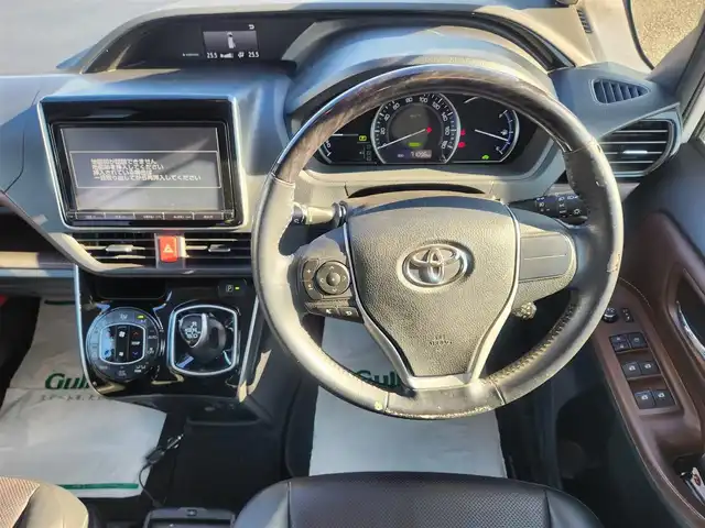 トヨタ エスクァイア ハイブリッド Gi 群馬県 2015(平27)年 7.1万km ホワイトパールクリスタルシャイン モデリスタエアロ(F/S/R)/純正9型ナビ/フルセグTV/純正11型後席ディスプレイ/両側パワースライドドア/バックモニター/ビルトインETC/ドライブレコーダー/クルーズコントロール/クリアランスソナー/LEDヘッドランプ/オートライト/デュアルオートエアコン/木目調/革巻きコンビステアリング/ステアリングスイッチ/合皮シート/モデリスタ17インチアルミホイール/スマートキー/プッシュエンジンスタート/禁煙車