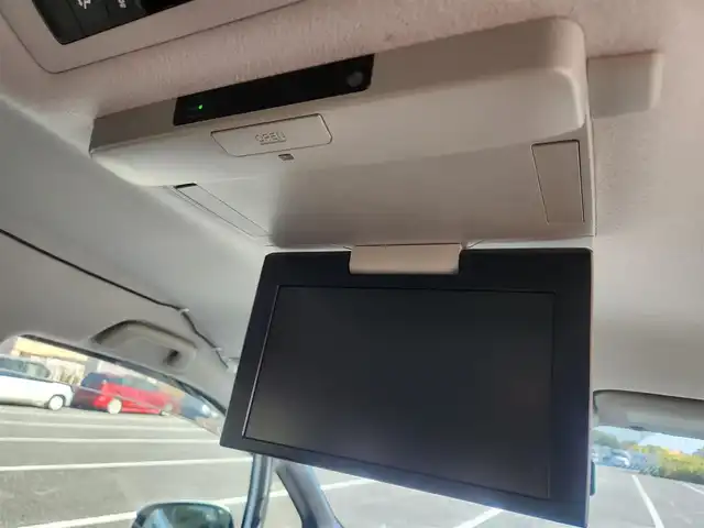 トヨタ エスクァイア ハイブリッド Gi 群馬県 2015(平27)年 7.1万km ホワイトパールクリスタルシャイン モデリスタエアロ(F/S/R)/純正9型ナビ/フルセグTV/純正11型後席ディスプレイ/両側パワースライドドア/バックモニター/ビルトインETC/ドライブレコーダー/クルーズコントロール/クリアランスソナー/LEDヘッドランプ/オートライト/デュアルオートエアコン/木目調/革巻きコンビステアリング/ステアリングスイッチ/合皮シート/モデリスタ17インチアルミホイール/スマートキー/プッシュエンジンスタート/禁煙車