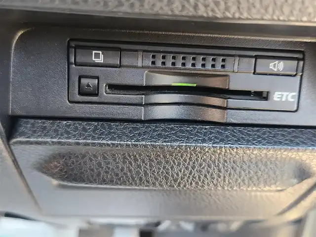 トヨタ エスクァイア ハイブリッド Gi 群馬県 2015(平27)年 7.1万km ホワイトパールクリスタルシャイン モデリスタエアロ(F/S/R)/純正9型ナビ/フルセグTV/純正11型後席ディスプレイ/両側パワースライドドア/バックモニター/ビルトインETC/ドライブレコーダー/クルーズコントロール/クリアランスソナー/LEDヘッドランプ/オートライト/デュアルオートエアコン/木目調/革巻きコンビステアリング/ステアリングスイッチ/合皮シート/モデリスタ17インチアルミホイール/スマートキー/プッシュエンジンスタート/禁煙車