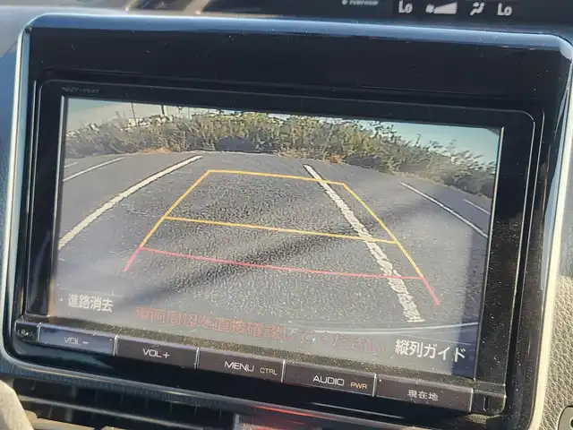 トヨタ エスクァイア ハイブリッド Gi 群馬県 2015(平27)年 7.1万km ホワイトパールクリスタルシャイン モデリスタエアロ(F/S/R)/純正9型ナビ/フルセグTV/純正11型後席ディスプレイ/両側パワースライドドア/バックモニター/ビルトインETC/ドライブレコーダー/クルーズコントロール/クリアランスソナー/LEDヘッドランプ/オートライト/デュアルオートエアコン/木目調/革巻きコンビステアリング/ステアリングスイッチ/合皮シート/モデリスタ17インチアルミホイール/スマートキー/プッシュエンジンスタート/禁煙車