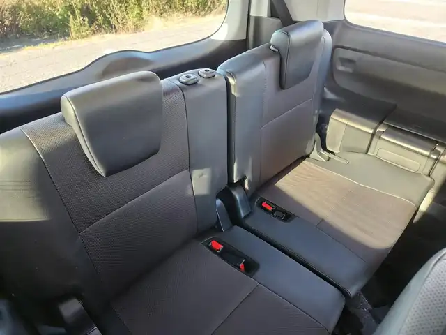 トヨタ エスクァイア ハイブリッド Gi 群馬県 2015(平27)年 7.1万km ホワイトパールクリスタルシャイン モデリスタエアロ(F/S/R)/純正9型ナビ/フルセグTV/純正11型後席ディスプレイ/両側パワースライドドア/バックモニター/ビルトインETC/ドライブレコーダー/クルーズコントロール/クリアランスソナー/LEDヘッドランプ/オートライト/デュアルオートエアコン/木目調/革巻きコンビステアリング/ステアリングスイッチ/合皮シート/モデリスタ17インチアルミホイール/スマートキー/プッシュエンジンスタート/禁煙車