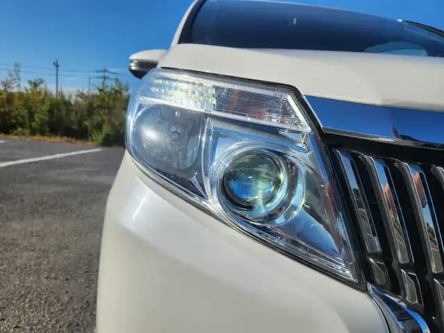 トヨタ エスクァイア ハイブリッド Gi 群馬県 2015(平27)年 7.1万km ホワイトパールクリスタルシャイン モデリスタエアロ(F/S/R)/純正9型ナビ/フルセグTV/純正11型後席ディスプレイ/両側パワースライドドア/バックモニター/ビルトインETC/ドライブレコーダー/クルーズコントロール/クリアランスソナー/LEDヘッドランプ/オートライト/デュアルオートエアコン/木目調/革巻きコンビステアリング/ステアリングスイッチ/合皮シート/モデリスタ17インチアルミホイール/スマートキー/プッシュエンジンスタート/禁煙車