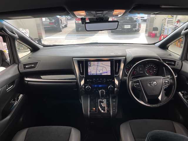 トヨタ アルファード S タイプゴールド 兵庫県 2020(令2)年 3.9万km ブラック ・純正9インチディスプレイディオ/ナビ/TV/Bluetooth/Miracast/・CD/DVDプレイヤー/・バックカメラ/・ビルトインETC/・12.1インチフリップダウンモニター/・デジタルインナーミラー/・Toyota　Safety　Sense/プリクラッシュセーフティ/レーントレーシングアシスト/レーダークルーズコントロール（全車速追従機能付）/ロードサインアシスト/アダプティブハイビームシステム/・ブラインドスポットモニター/・パーキングサポートブレーキ/・リヤクロストラフィックアラート/・ロードサインアシスト/・先行車発進告知/・ナノイー/・純正ドライブレコーダー/・ＬＥＤヘッドライト/・オートライト/・フォグランプ/・両側パワースライドドア/・パワーバックドア/・ハーフレザー/・純正18インチアルミホイール