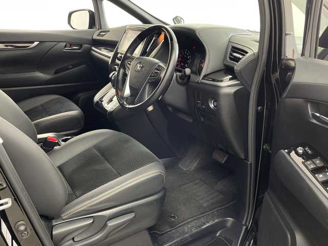 トヨタ アルファード S タイプゴールド 兵庫県 2020(令2)年 3.9万km ブラック ・純正9インチディスプレイディオ/ナビ/TV/Bluetooth/Miracast/・CD/DVDプレイヤー/・バックカメラ/・ビルトインETC/・12.1インチフリップダウンモニター/・デジタルインナーミラー/・Toyota　Safety　Sense/プリクラッシュセーフティ/レーントレーシングアシスト/レーダークルーズコントロール（全車速追従機能付）/ロードサインアシスト/アダプティブハイビームシステム/・ブラインドスポットモニター/・パーキングサポートブレーキ/・リヤクロストラフィックアラート/・ロードサインアシスト/・先行車発進告知/・ナノイー/・純正ドライブレコーダー/・ＬＥＤヘッドライト/・オートライト/・フォグランプ/・両側パワースライドドア/・パワーバックドア/・ハーフレザー/・純正18インチアルミホイール