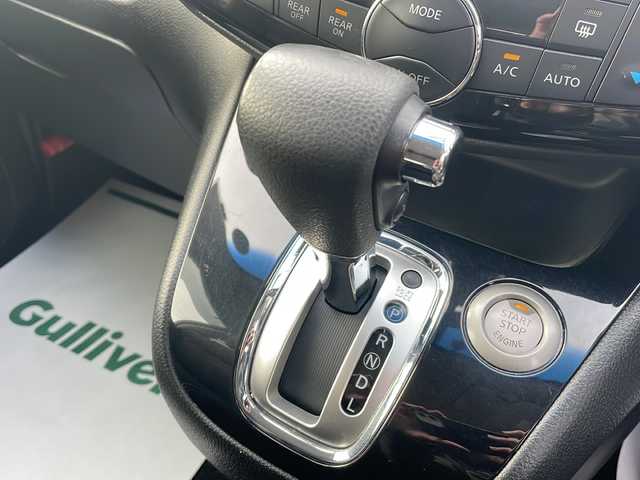 日産 セレナ ハイウェイスター Vセレ +Safty 岩手県 2015(平27)年 7.1万km ブリリアントホワイトパール 社外ナビ(MDV-D502BTW)/*CD/DVD/SD/ラジオ/Bluetooth/社外フリップダウンモニター/フルセグテレビ/バックカメラ/両側パワースライドドア/エマージェンシーブレーキ/車線逸脱警報機能/クルーズコントロール/横滑り防止機能/2列目サンシェード/ETC/アイドリングストップ/LEDヘッドライト/フォグランプ/純正15inアルミホイール/純正フロアマット/スマートキー(×2)/プッシュスタート/電動格納ミラー/ウィンカーミラー/ドアバイザー