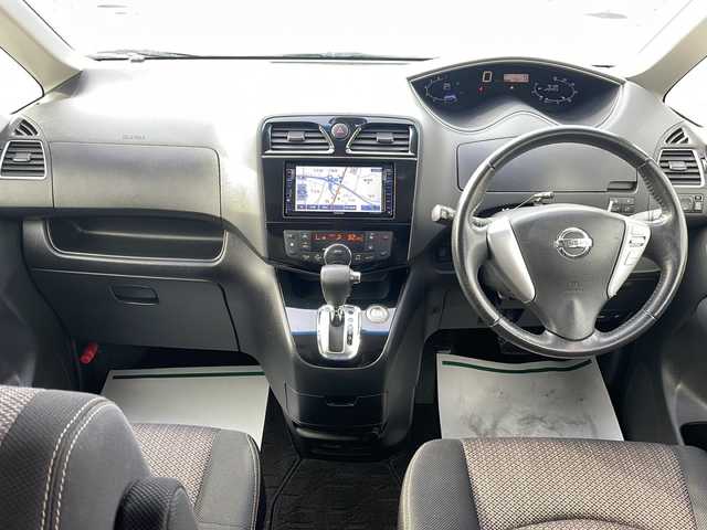 日産 セレナ ハイウェイスター Vセレ +Safty 岩手県 2015(平27)年 7.1万km ブリリアントホワイトパール 社外ナビ(MDV-D502BTW)/*CD/DVD/SD/ラジオ/Bluetooth/社外フリップダウンモニター/フルセグテレビ/バックカメラ/両側パワースライドドア/エマージェンシーブレーキ/車線逸脱警報機能/クルーズコントロール/横滑り防止機能/2列目サンシェード/ETC/アイドリングストップ/LEDヘッドライト/フォグランプ/純正15inアルミホイール/純正フロアマット/スマートキー(×2)/プッシュスタート/電動格納ミラー/ウィンカーミラー/ドアバイザー