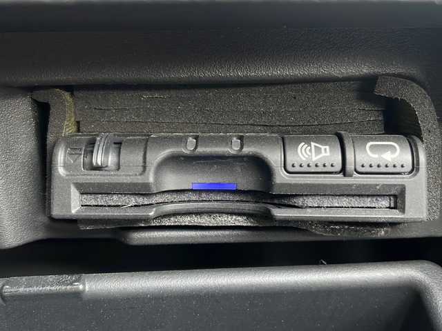 日産 セレナ ハイウェイスター Vセレ +Safty 岩手県 2015(平27)年 7.1万km ブリリアントホワイトパール 社外ナビ(MDV-D502BTW)/*CD/DVD/SD/ラジオ/Bluetooth/社外フリップダウンモニター/フルセグテレビ/バックカメラ/両側パワースライドドア/エマージェンシーブレーキ/車線逸脱警報機能/クルーズコントロール/横滑り防止機能/2列目サンシェード/ETC/アイドリングストップ/LEDヘッドライト/フォグランプ/純正15inアルミホイール/純正フロアマット/スマートキー(×2)/プッシュスタート/電動格納ミラー/ウィンカーミラー/ドアバイザー