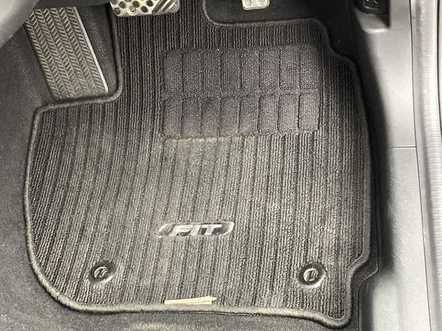 ホンダ フィット ハイブリット Sパッケージ 群馬県 2016(平28)年 5.2万km クリスタルブラックパール 禁煙車　衝突軽減ブレーキ　純正７インチナビ　バックカメラ　クルーズコントロール　LEDライト　純正１６インチアルミホイール　ステアリングリモコン　パドルシフト　ETC　ドライブレコーダー　スマートキー