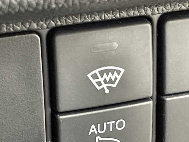 ホンダ フィット ハイブリット Sパッケージ 群馬県 2016(平28)年 5.2万km クリスタルブラックパール 禁煙車　衝突軽減ブレーキ　純正７インチナビ　バックカメラ　クルーズコントロール　LEDライト　純正１６インチアルミホイール　ステアリングリモコン　パドルシフト　ETC　ドライブレコーダー　スマートキー