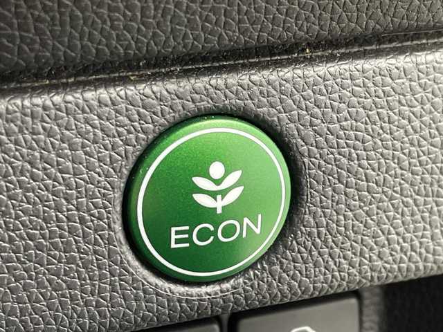 ホンダ フィット ハイブリット Sパッケージ 群馬県 2016(平28)年 5.2万km クリスタルブラックパール 禁煙車　衝突軽減ブレーキ　純正７インチナビ　バックカメラ　クルーズコントロール　LEDライト　純正１６インチアルミホイール　ステアリングリモコン　パドルシフト　ETC　ドライブレコーダー　スマートキー