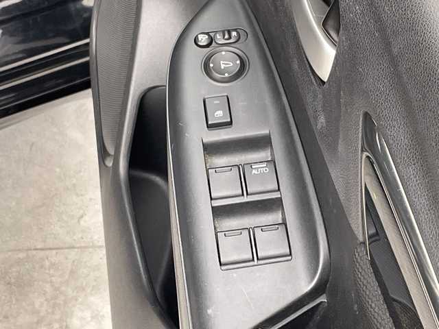 ホンダ フィット ハイブリット Sパッケージ 群馬県 2016(平28)年 5.2万km クリスタルブラックパール 禁煙車　衝突軽減ブレーキ　純正７インチナビ　バックカメラ　クルーズコントロール　LEDライト　純正１６インチアルミホイール　ステアリングリモコン　パドルシフト　ETC　ドライブレコーダー　スマートキー