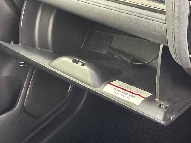 ホンダ フィット ハイブリット Sパッケージ 群馬県 2016(平28)年 5.2万km クリスタルブラックパール 禁煙車　衝突軽減ブレーキ　純正７インチナビ　バックカメラ　クルーズコントロール　LEDライト　純正１６インチアルミホイール　ステアリングリモコン　パドルシフト　ETC　ドライブレコーダー　スマートキー