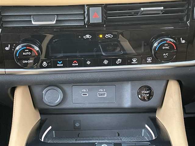 日産 エクストレイル G e－4ORCE 東京都 2023(令5)年 5.5万km ブリリアントホワイトパール/スーパーブラック 2トーン ワンオーナー/NISMOフロントリップスポイラー/NISMOスポーツマフラー/NISMOアンテナ・ピラー・バックドア・ウィングサイドガーニッシュ/純正ナビ/アラウンドビューカメラ/フルセグテレビ/Bluetooth/プロパイロット/ヘッドアップディスプレイ/インテリジェントルームミラー/ワイヤレスチャージ/ステアリングリモコン/ステアリングヒーター/シートヒーター/レザーシート/パワーシート/ETC2.0/前後コーナーセンサー/電動リアゲート/ルーフレール/リアフォグ/純正19インチアルミホイール/インテリジェントエマージェンシーブレーキ/インテリジェントクルーズコントロール/スペアキー