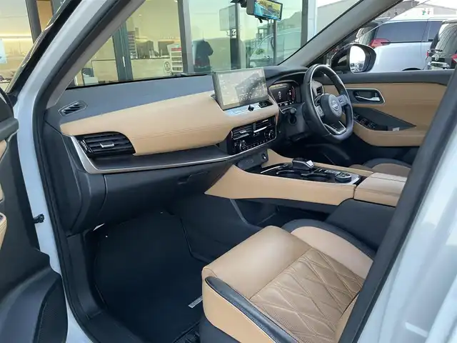 日産 エクストレイル G e－4ORCE 東京都 2023(令5)年 5.5万km ブリリアントホワイトパール/スーパーブラック 2トーン ワンオーナー/NISMOフロントリップスポイラー/NISMOスポーツマフラー/NISMOアンテナ・ピラー・バックドア・ウィングサイドガーニッシュ/純正ナビ/アラウンドビューカメラ/フルセグテレビ/Bluetooth/プロパイロット/ヘッドアップディスプレイ/インテリジェントルームミラー/ワイヤレスチャージ/ステアリングリモコン/ステアリングヒーター/シートヒーター/レザーシート/パワーシート/ETC2.0/前後コーナーセンサー/電動リアゲート/ルーフレール/リアフォグ/純正19インチアルミホイール/インテリジェントエマージェンシーブレーキ/インテリジェントクルーズコントロール/スペアキー