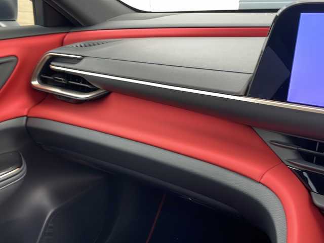 トヨタ クラウン スポーツ RS 佐賀県 2024(令6)年 0.3万km プレシャスホワイトパール ワンオーナー/純正ナビ/全方位カメラ、バックカメラ/フルセグテレビ・AM/FM/Bluetooth/オートエアコン/オートライト/クルーズコントロール/ETC/パワーシート/シートメモリ/パワーバックドア/オートブレーキホールド/ステアリングリモコン/ステアリングヒーター/パドルシフト/プッシュスタート/スマートキー/スペアキー/100V電源