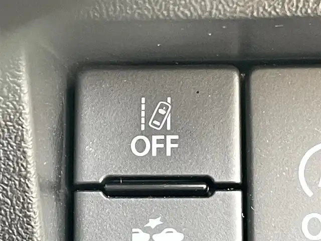 スズキ ジムニー シエラ JC 東京都 2025(令7)年 0.5万km ジャングルグリーン 社外ナビ　/Bluetooth　/フルセグTV　/FM　/AM　/シートヒーター　/クルーズコントロールシステム　/ステアリングスイッチ　/純正フロアマット　/純正アルミホイール　/純正LED　/ABS　/横滑り防止装置/レーンアシスト/オートライト/ダウンヒルアシストコントロールシステム/衝突被害軽減システム