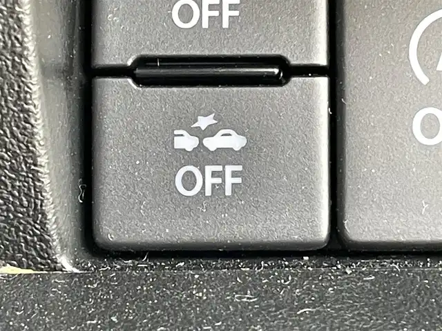 スズキ ジムニー シエラ JC 東京都 2025(令7)年 0.5万km ジャングルグリーン 社外ナビ　/Bluetooth　/フルセグTV　/FM　/AM　/シートヒーター　/クルーズコントロールシステム　/ステアリングスイッチ　/純正フロアマット　/純正アルミホイール　/純正LED　/ABS　/横滑り防止装置/レーンアシスト/オートライト/ダウンヒルアシストコントロールシステム/衝突被害軽減システム