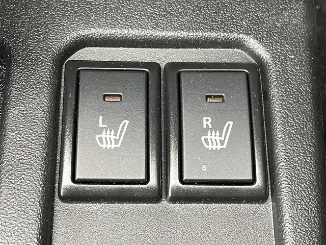 スズキ ジムニー シエラ JC 東京都 2025(令7)年 0.5万km ジャングルグリーン 社外ナビ　/Bluetooth　/フルセグTV　/FM　/AM　/シートヒーター　/クルーズコントロールシステム　/ステアリングスイッチ　/純正フロアマット　/純正アルミホイール　/純正LED　/ABS　/横滑り防止装置/レーンアシスト/オートライト/ダウンヒルアシストコントロールシステム/衝突被害軽減システム