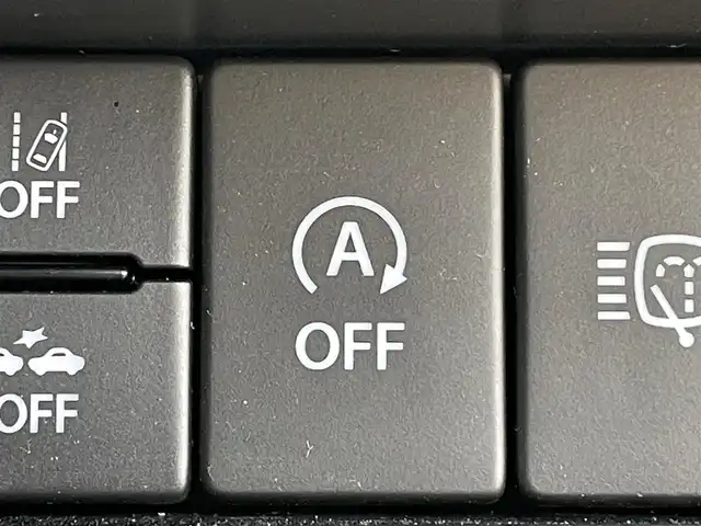 スズキ ジムニー シエラ JC 東京都 2025(令7)年 0.5万km ジャングルグリーン 社外ナビ　/Bluetooth　/フルセグTV　/FM　/AM　/シートヒーター　/クルーズコントロールシステム　/ステアリングスイッチ　/純正フロアマット　/純正アルミホイール　/純正LED　/ABS　/横滑り防止装置/レーンアシスト/オートライト/ダウンヒルアシストコントロールシステム/衝突被害軽減システム