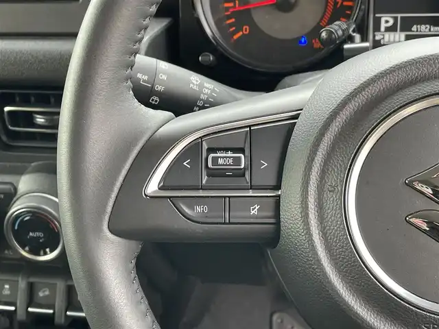 スズキ ジムニー シエラ JC 東京都 2025(令7)年 0.5万km ジャングルグリーン 社外ナビ　/Bluetooth　/フルセグTV　/FM　/AM　/シートヒーター　/クルーズコントロールシステム　/ステアリングスイッチ　/純正フロアマット　/純正アルミホイール　/純正LED　/ABS　/横滑り防止装置/レーンアシスト/オートライト/ダウンヒルアシストコントロールシステム/衝突被害軽減システム