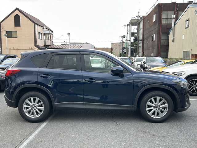 マツダ ＣＸ－５ XD 京都府 2015(平27)年 8.1万km ディープクリスタルブルーマイカ 純正ＳＤナビ　/フルセグＴＶ　/バックカメラ　/純正ＥＴＣ　/Ｗエアバッグ　/カーテンエアバッグ　/衝突軽減システム　/フルフラットシート/Ｂｌｕｅｔｏｏｔｈ　/アイドリングストップ　/ＵＳＢ　/Pスタート/スマートキー/パワーウィンドウ　/パワーステアリング/横滑り防止装置/ＴＣＳシステム/CD/純正フロアマット/前後コーナーセンサー