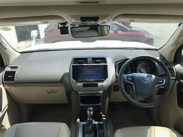 トヨタ ランドクルーザー プラド TX Lパッケージ 富山県 2018(平30)年 6.2万km ホワイトパールクリスタルシャイン 〇社外ナビ/〇バックカメラ/〇パノラマモニター/〇ビルトインETC/〇ドライブレコーダー/〇5人乗り/〇ムーンルーフ/〇セーフティセンス/〇レーダークルーズコントロール/〇プリクラッシュセーフティー/〇LEDヘッドランプ/〇オートライト/〇フォグランプ/〇純正19インチアルミ/〇革巻きステアリング/〇左右独立オートエアコン/〇革シート/〇シートヒーター/〇シートベンチレーション/〇パワーシート/〇スマートエントリー/〇禁煙車