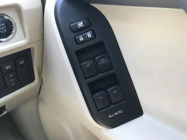 トヨタ ランドクルーザー プラド TX Lパッケージ 富山県 2018(平30)年 6.2万km ホワイトパールクリスタルシャイン 〇社外ナビ/〇バックカメラ/〇パノラマモニター/〇ビルトインETC/〇ドライブレコーダー/〇5人乗り/〇ムーンルーフ/〇セーフティセンス/〇レーダークルーズコントロール/〇プリクラッシュセーフティー/〇LEDヘッドランプ/〇オートライト/〇フォグランプ/〇純正19インチアルミ/〇革巻きステアリング/〇左右独立オートエアコン/〇革シート/〇シートヒーター/〇シートベンチレーション/〇パワーシート/〇スマートエントリー/〇禁煙車
