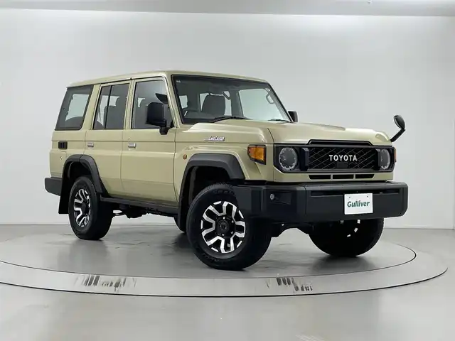 トヨタ ランドクルーザー AX 埼玉県 2025(令7)年 0.1万km未満 ベージュ 登録済未使用車/パートタイム4WD/デュアルオートマチックロッキングハブ/電動デフロック/クルーズコントロール/トヨタセーフティーセンス/プリクラッシュ セーフティ/レーンディパーチャーアラート/オートマチックハイビーム/ロードサインアシスト/発進遅れ告知/ステップ/2ndスタート/ダウンヒルアシストコントロール/オートLEDヘッドライト/ステップ