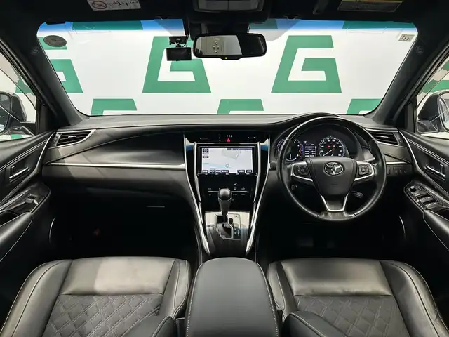 トヨタ ハリアー プレミアム 鹿児島県 2017(平29)年 4.5万km パール 純正8インチナビ/（AM/FM/フルセグＴＶ/Bluetooth）/バックカメラ/トヨタセーフティセンス/運転席パワーシート/前後ドライブレコーダー/パワーバックドア/オートブレーキホールド/電動パーキングブレーキ/純正フロアマット/純正ドアバイザー/純正アルミホイール/純正ＥＴＣ/追従型クルーズコントロール/フォグランプ