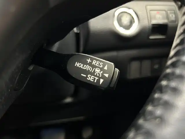 トヨタ ハリアー プレミアム 鹿児島県 2017(平29)年 4.5万km パール 純正8インチナビ/（AM/FM/フルセグＴＶ/Bluetooth）/バックカメラ/トヨタセーフティセンス/運転席パワーシート/前後ドライブレコーダー/パワーバックドア/オートブレーキホールド/電動パーキングブレーキ/純正フロアマット/純正ドアバイザー/純正アルミホイール/純正ＥＴＣ/追従型クルーズコントロール/フォグランプ