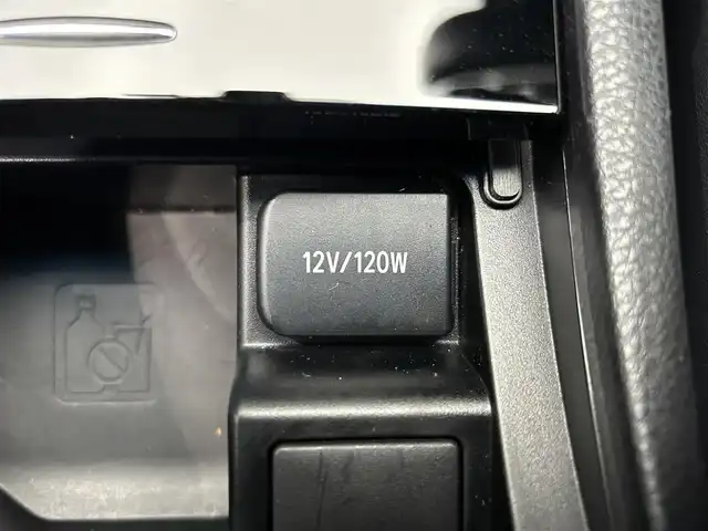 トヨタ ハリアー プレミアム 鹿児島県 2017(平29)年 4.5万km パール 純正8インチナビ/（AM/FM/フルセグＴＶ/Bluetooth）/バックカメラ/トヨタセーフティセンス/運転席パワーシート/前後ドライブレコーダー/パワーバックドア/オートブレーキホールド/電動パーキングブレーキ/純正フロアマット/純正ドアバイザー/純正アルミホイール/純正ＥＴＣ/追従型クルーズコントロール/フォグランプ