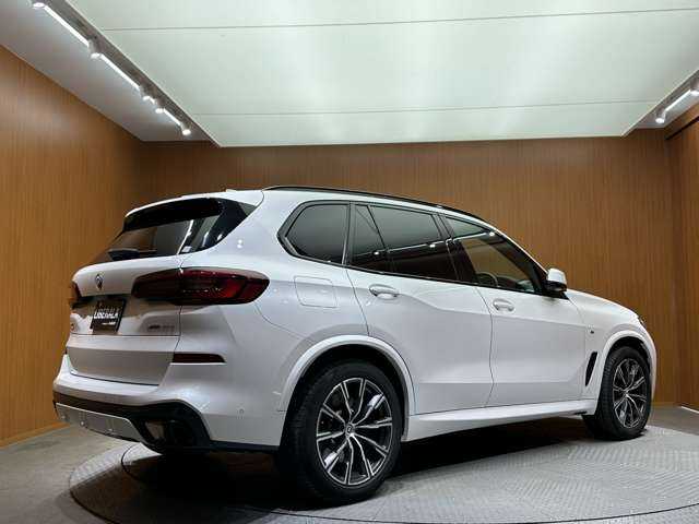 ＢＭＷ ＢＭＷ Ｘ５ xDrive 40d Mスポーツ 千葉県 2023(令5)年 2.2万km ミネラルホワイト ７人乗り　/パノラマＳＲ　/純正ナビ　/３６０°カメラ　/ＡＣＣ　/ＢＳＭ　/ＨＵＤ　/茶革　/シートヒーター　/ベンチレーター　/マッサージ機能付き　/ＬＥＤヘッドライト　/ハイビームアシスト　/電動リアゲート
