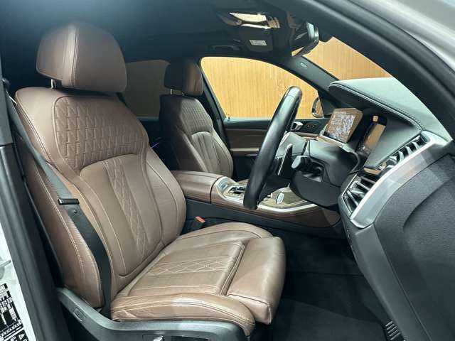 ＢＭＷ ＢＭＷ Ｘ５ xDrive 40d Mスポーツ 千葉県 2023(令5)年 2.2万km ミネラルホワイト ７人乗り　/パノラマＳＲ　/純正ナビ　/３６０°カメラ　/ＡＣＣ　/ＢＳＭ　/ＨＵＤ　/茶革　/シートヒーター　/ベンチレーター　/マッサージ機能付き　/ＬＥＤヘッドライト　/ハイビームアシスト　/電動リアゲート