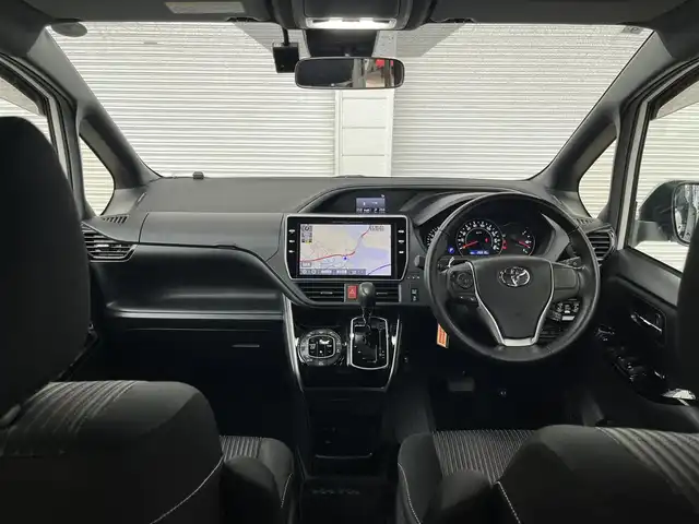 トヨタ ヴォクシー ZS 煌Ⅱ 高知県 2019(令1)年 2.7万km ホワイトパールクリスタルシャイン メモリナビ/フルセグテレビ/バックカメラ/アイドリングストップ/クルーズコントロール/両側パワースライドドア/ETC2.0/Bluetooth接続/ドライブレコーダー/純正16インチアルミホイール/ABS/横滑り防止装置/コーナーセンサー/レーンキープアシスト/盗難防止装置/オートライト/衝突被害軽減システム