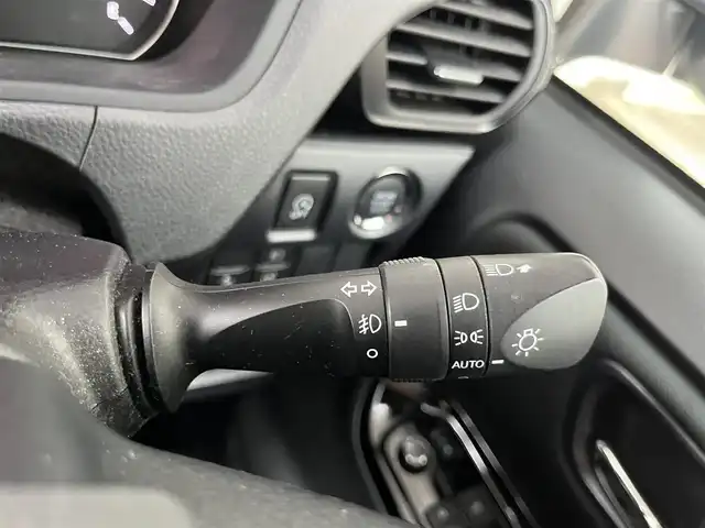 トヨタ ヴォクシー ZS 煌Ⅱ 高知県 2019(令1)年 2.7万km ホワイトパールクリスタルシャイン メモリナビ/フルセグテレビ/バックカメラ/アイドリングストップ/クルーズコントロール/両側パワースライドドア/ETC2.0/Bluetooth接続/ドライブレコーダー/純正16インチアルミホイール/ABS/横滑り防止装置/コーナーセンサー/レーンキープアシスト/盗難防止装置/オートライト/衝突被害軽減システム