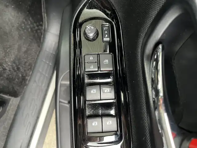 トヨタ ヴォクシー ZS 煌Ⅱ 高知県 2019(令1)年 2.7万km ホワイトパールクリスタルシャイン メモリナビ/フルセグテレビ/バックカメラ/アイドリングストップ/クルーズコントロール/両側パワースライドドア/ETC2.0/Bluetooth接続/ドライブレコーダー/純正16インチアルミホイール/ABS/横滑り防止装置/コーナーセンサー/レーンキープアシスト/盗難防止装置/オートライト/衝突被害軽減システム